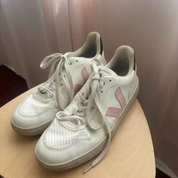 Veja V-10 CWL Pink and Black - Picture 4 of 5